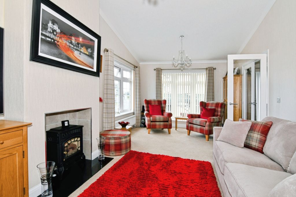 Property photo 2 of 21