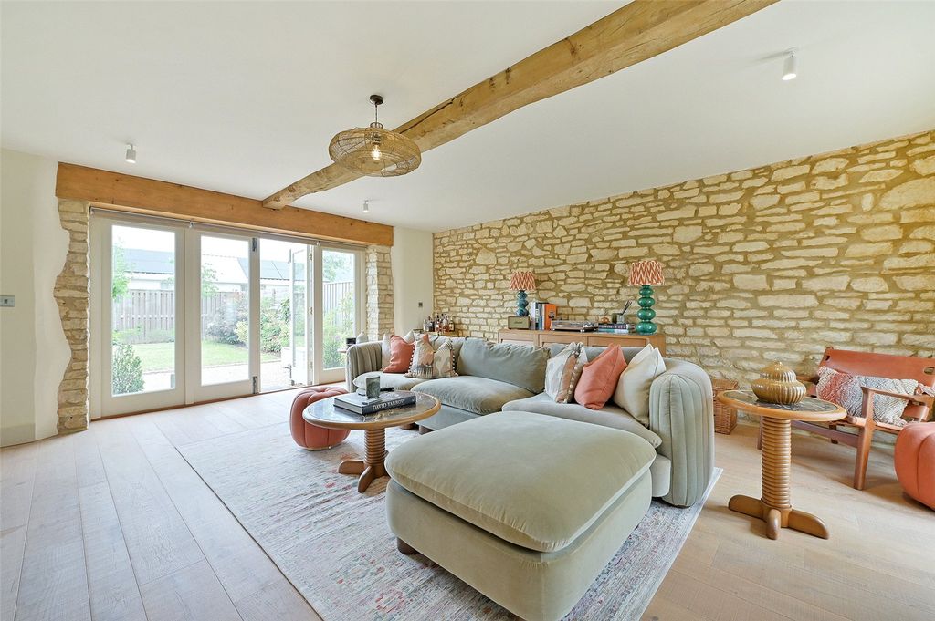Property photo 3 of 16 Sitting Room