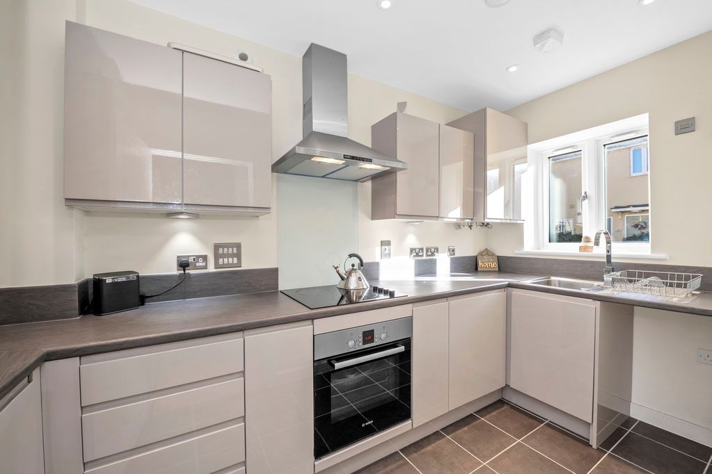 Property photo 2 of 10 Kitchen