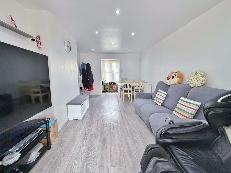 Property photo 2 of 19 Photo 3