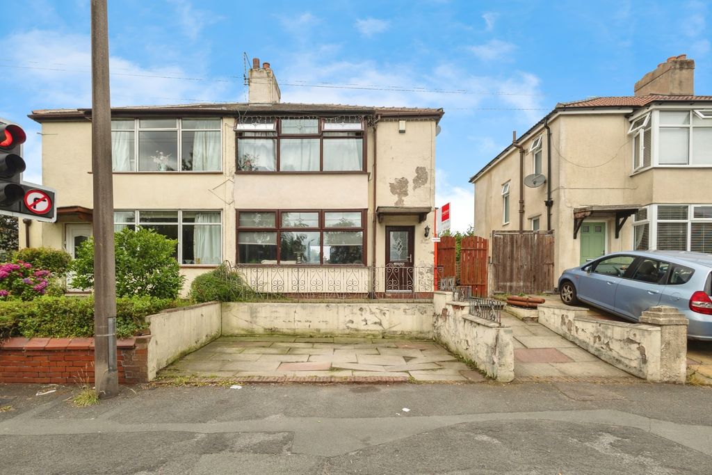 Property photo 1 of 16 External