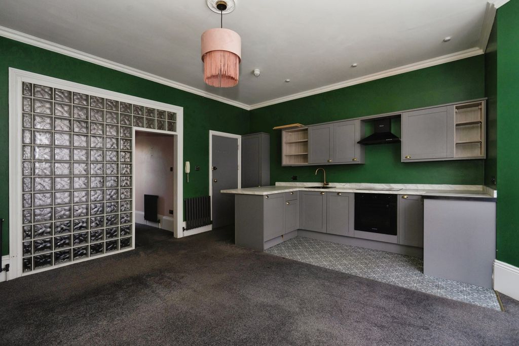Property photo 3 of 11 Pbox-Img.Jpg