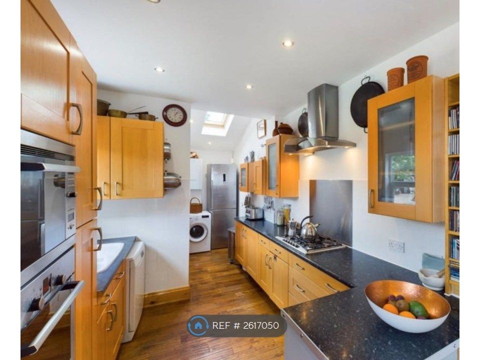 Property photo 3 of 5 Shared Kitchen