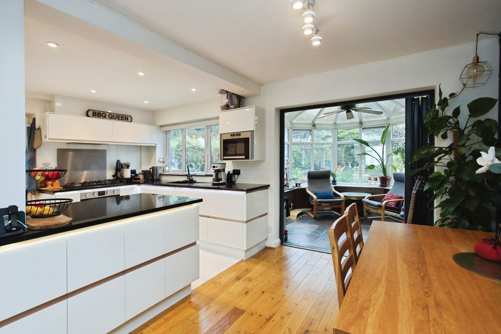 Property photo 3 of 12 Kitchen/Dining
