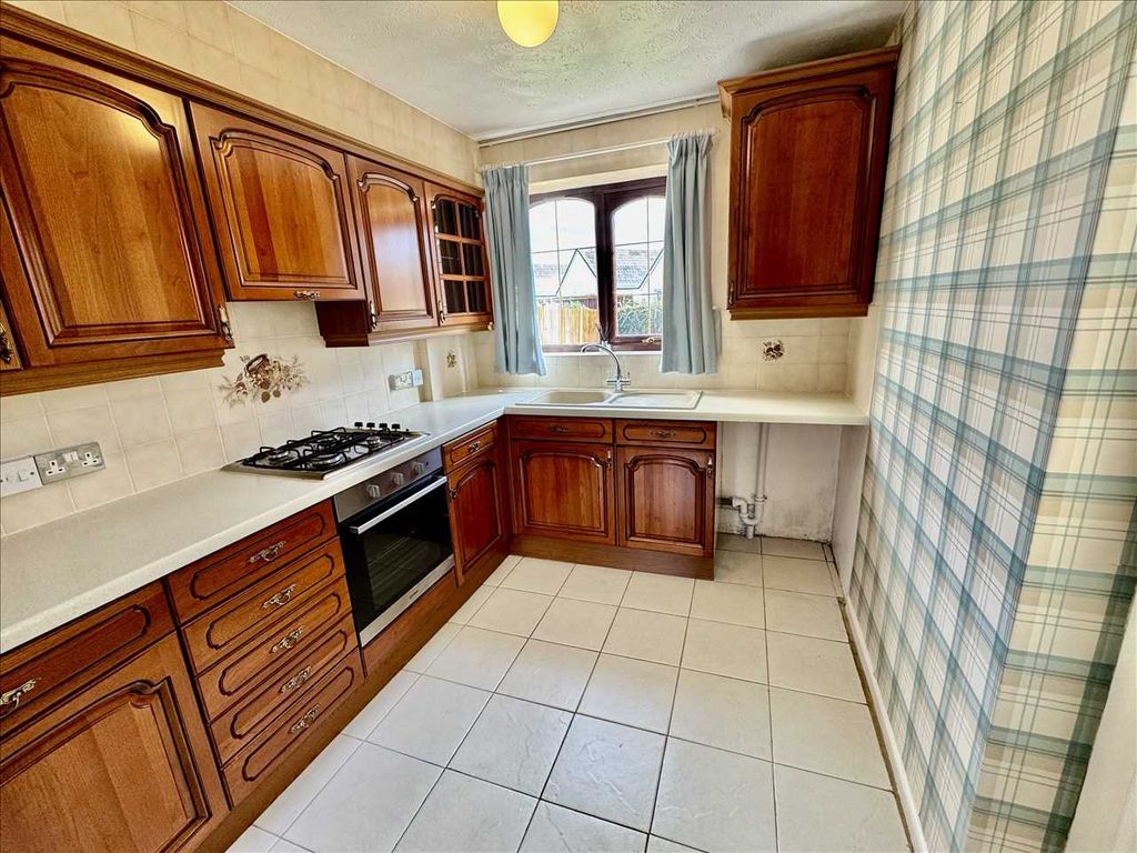 Property photo 3 of 10 Kitchen