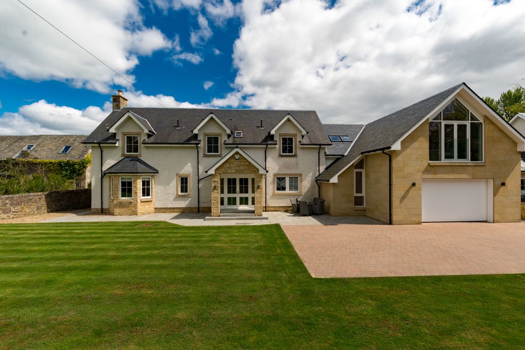 Property photo 1 of 32 Luxury Home Located In The Most Beautiful And Idyllic Rural Setting