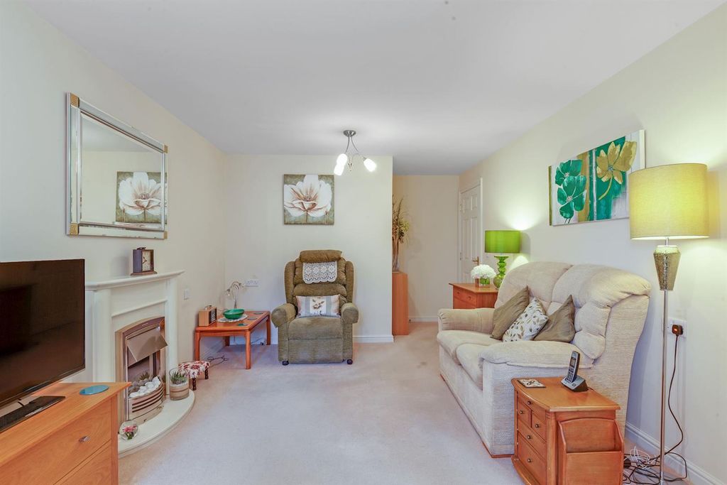 Property photo 2 of 15 02-17Efpdmcs20Sanderscourt (4)-Medium.Jpg