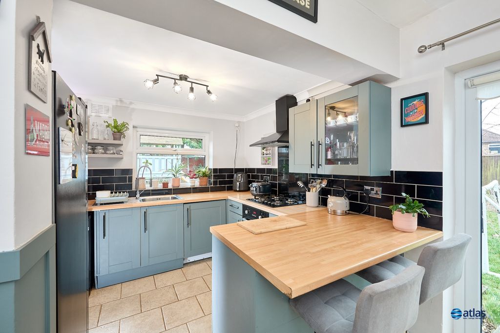 Property photo 2 of 19 Kitchen