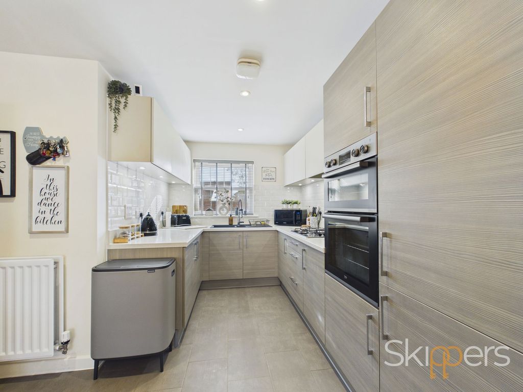 Property photo 3 of 32