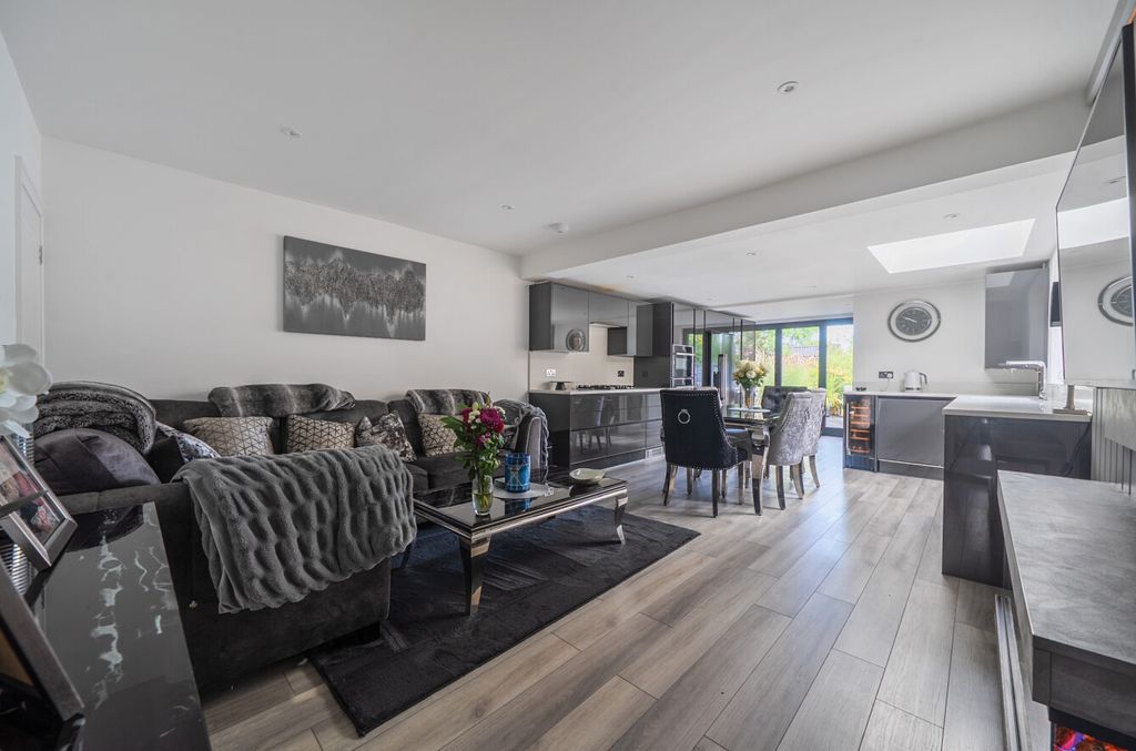 Property photo 2 of 13 1345693-20-68B172...