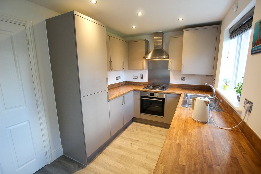 Property photo 2 of 18 Kitchen Dining Room.