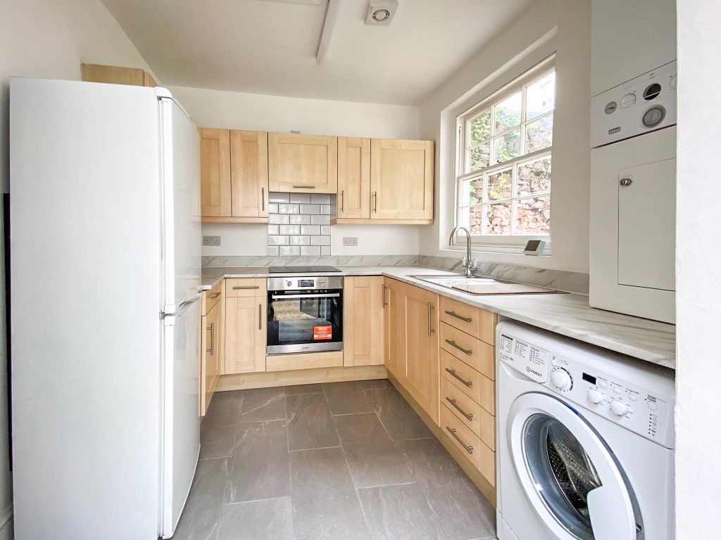 Property photo 2 of 6 Kitchen