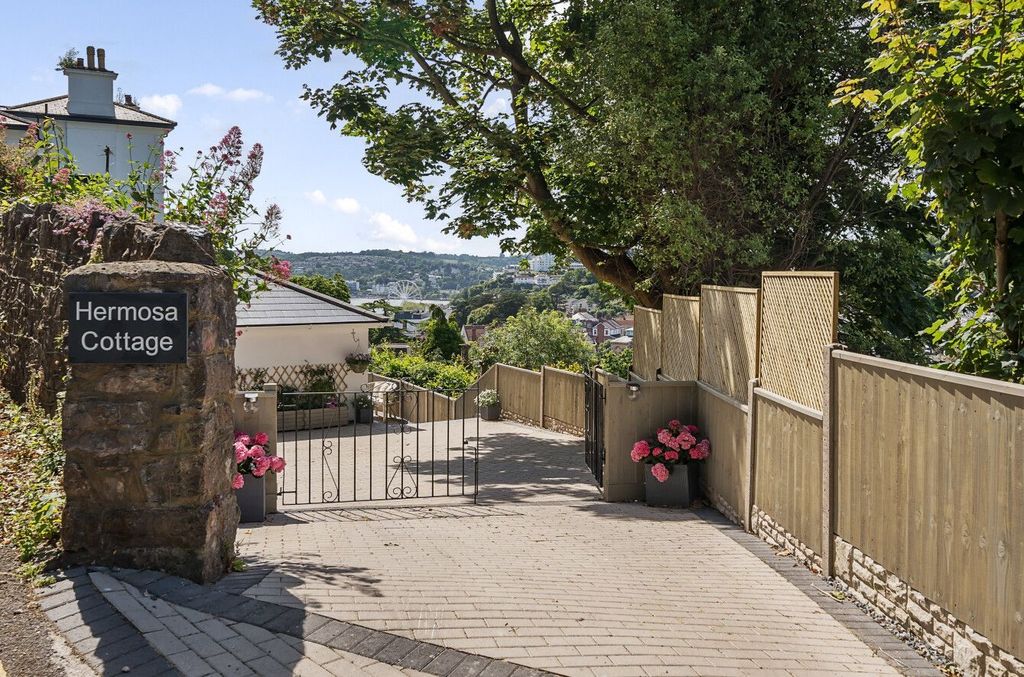 Property photo 1 of 21