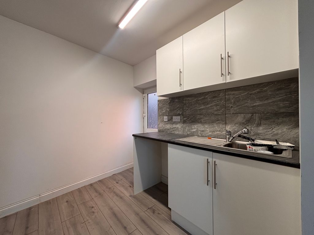 Property photo 1 of 4 Kitchen