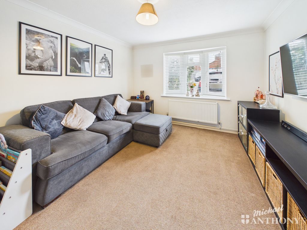 Property photo 2 of 17 Living Room