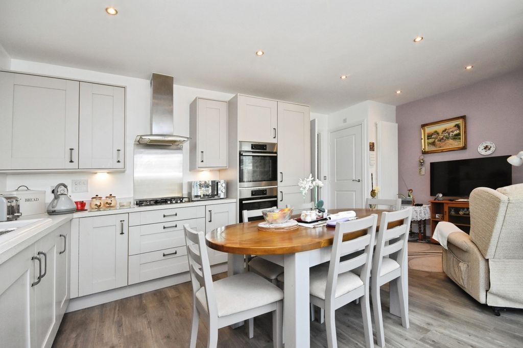 Property photo 3 of 15 Pbox-Img.Jpg