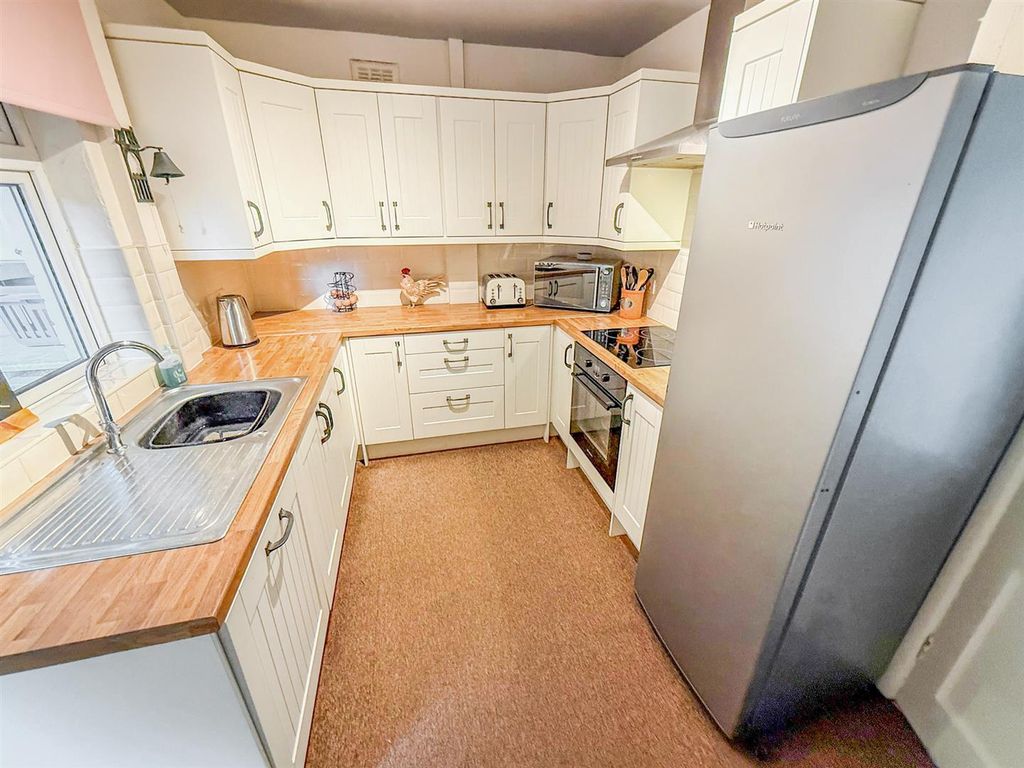 Property photo 2 of 16 Kitchen