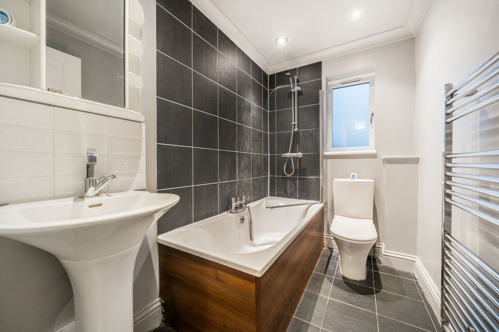 Property photo 3 of 18 Bathroom