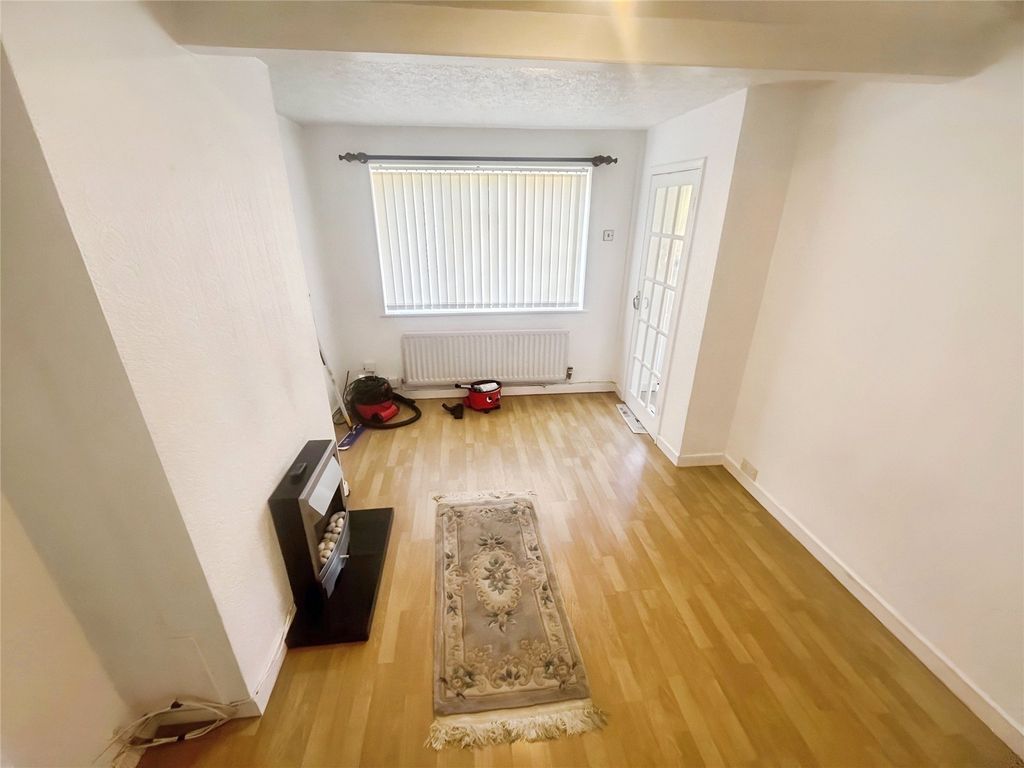 Property photo 2 of 9 Picture No. 16
