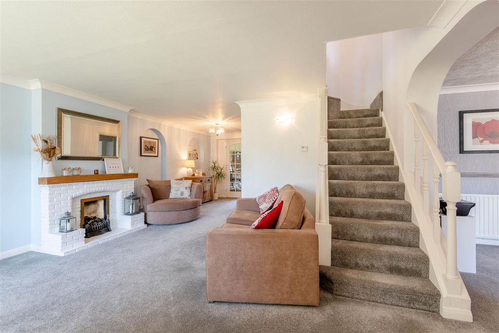 Property photo 2 of 25 8687430-Interior08.Jpg