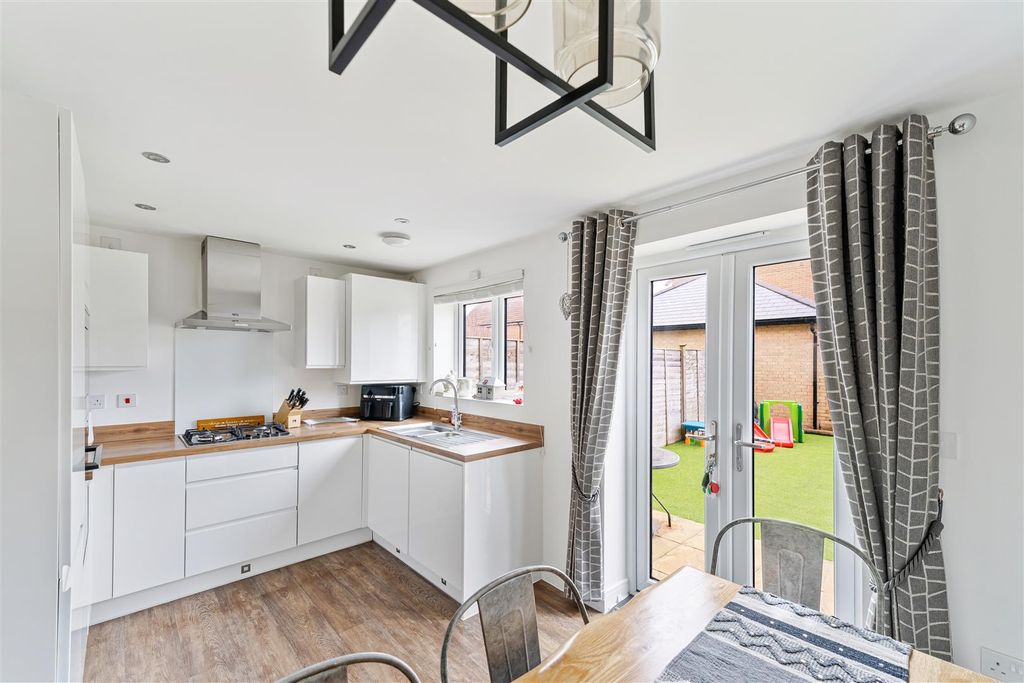 Property photo 3 of 20 Kitchen/Diner