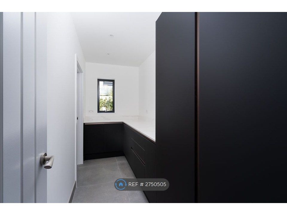 Property photo 2 of 33