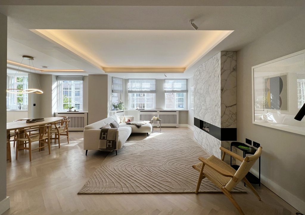 Property photo 1 of 19 Living Room