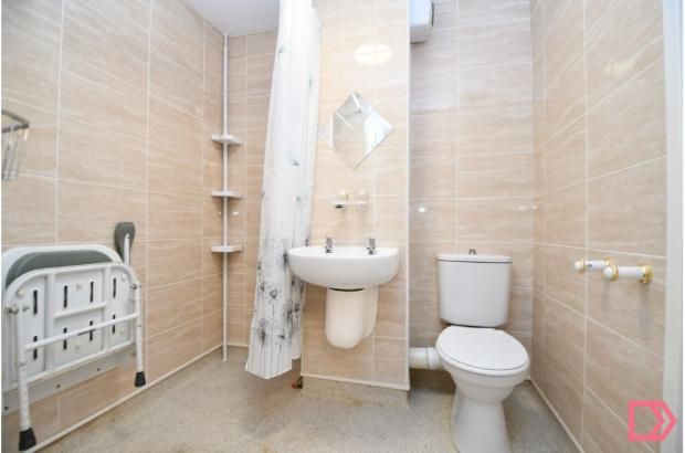 Property photo 3 of 7 10 Mindmill Bathroom