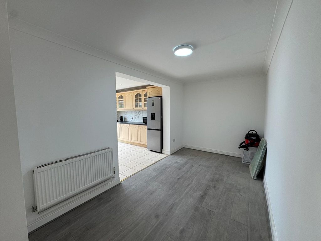 Property photo 3 of 10 Gallery