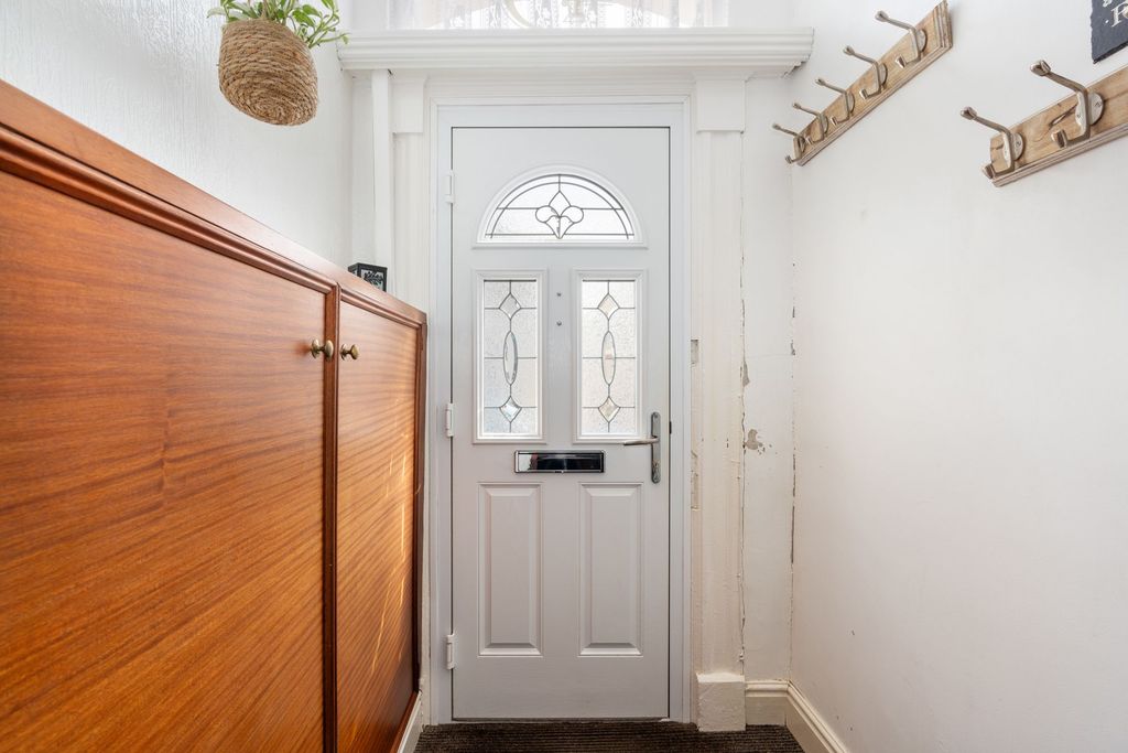 Property photo 3 of 33