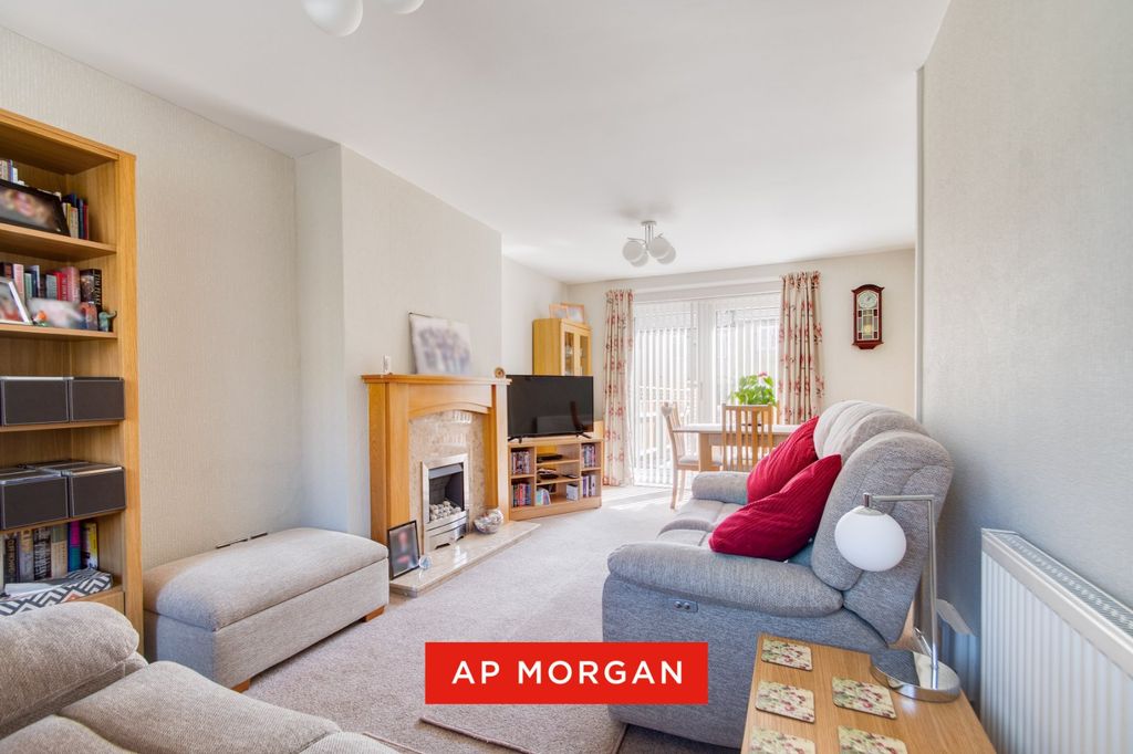 Property photo 2 of 18 Picture No. 15