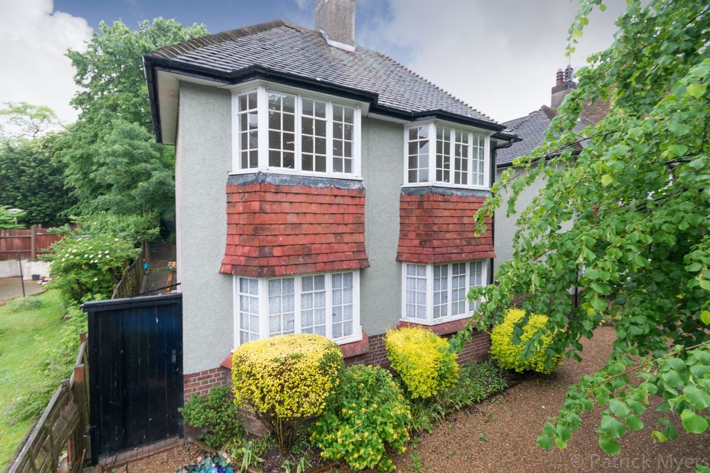 Property photo 1 of 13 2 Braeside Court-14
