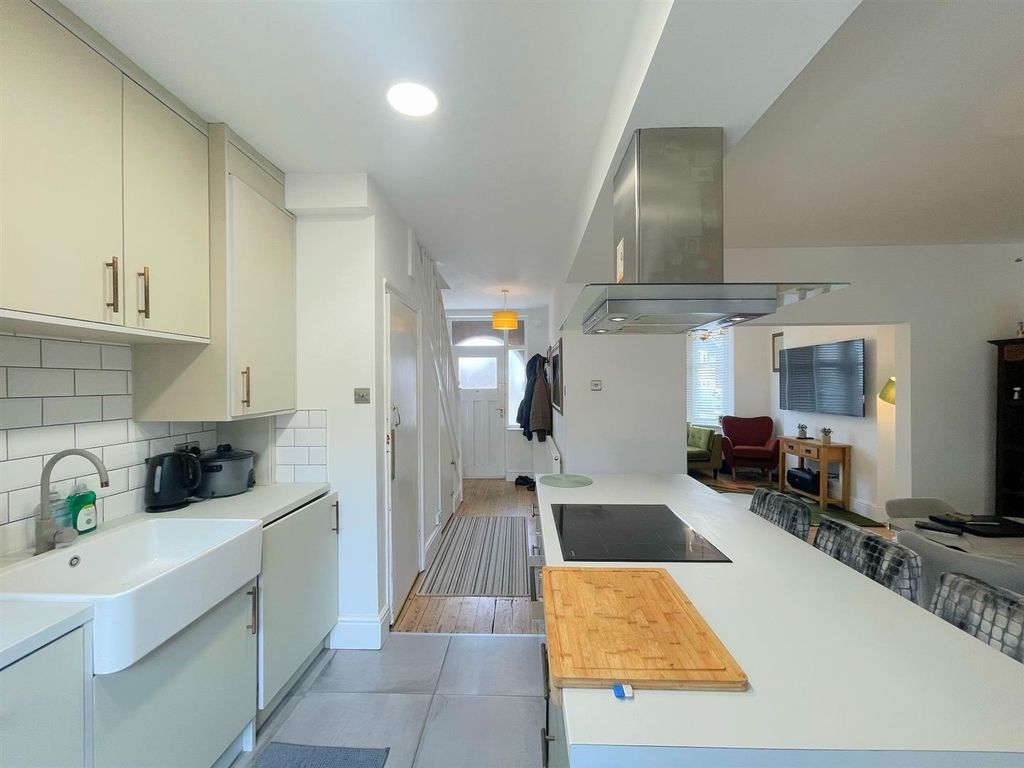 Property photo 3 of 17 Kitchen / Dining Room