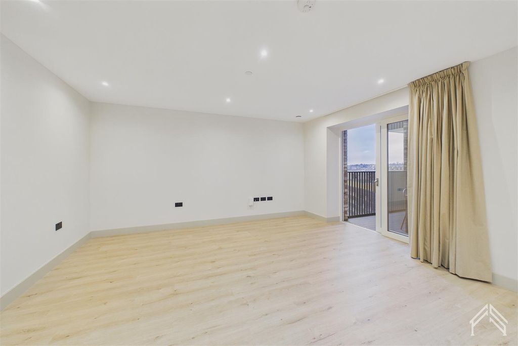 Property photo 3 of 19 2.Jpg