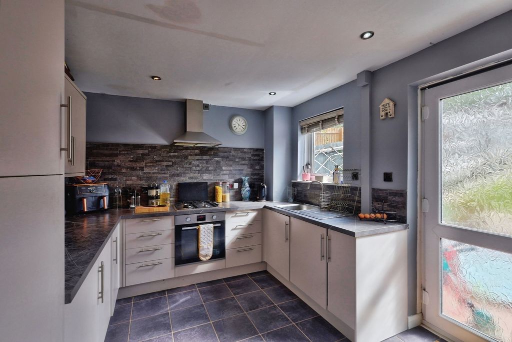 Property photo 2 of 17 Photo