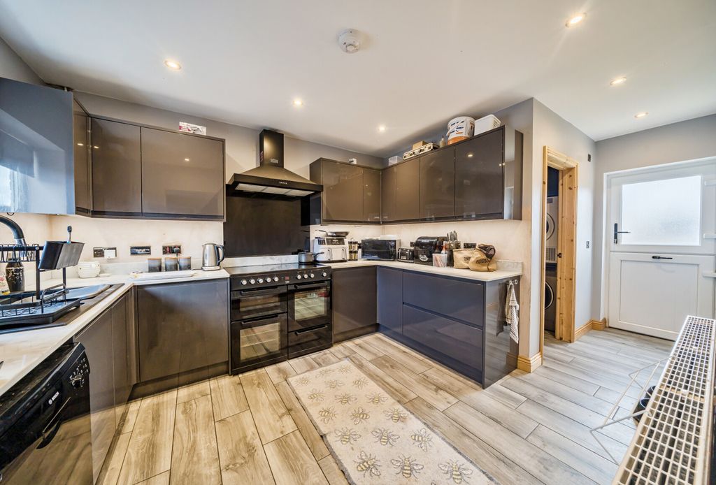 Property photo 3 of 11 1347735-17-68B81A...