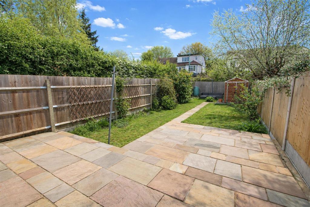 Property photo 3 of 17 Garden B.Jpg