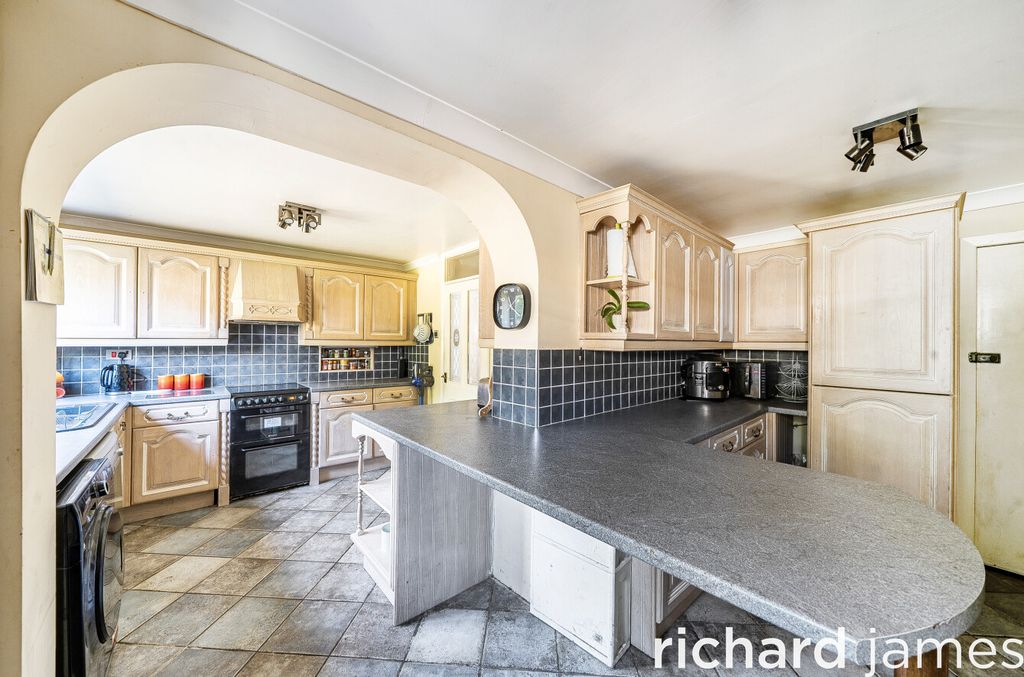 Property photo 3 of 14 807E4Aee9B2A43Fe964219B4102244c1