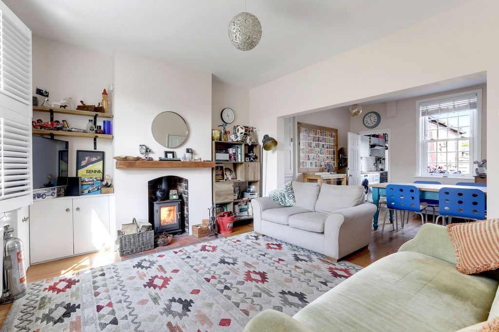 Property photo 2 of 16