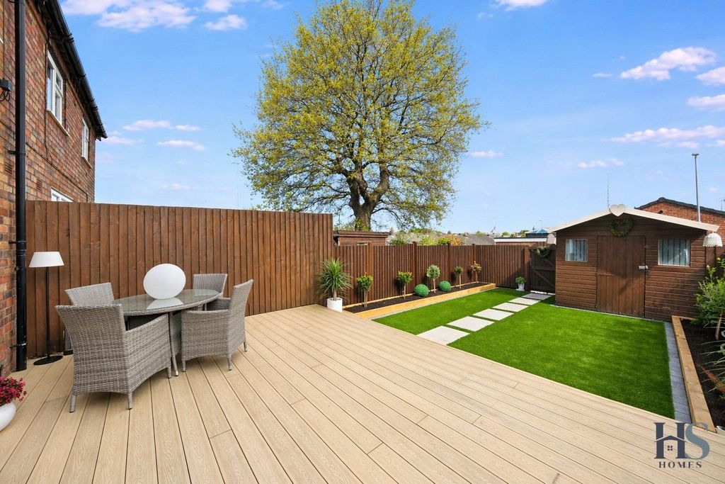 Property photo 3 of 23 Garden.Jpg