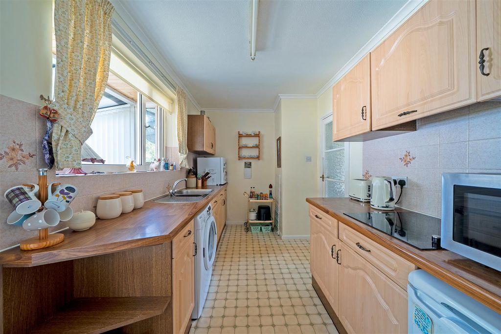 Property photo 2 of 19 Kitchen