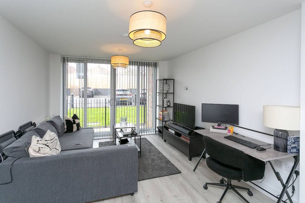 Property photo 3 of 18