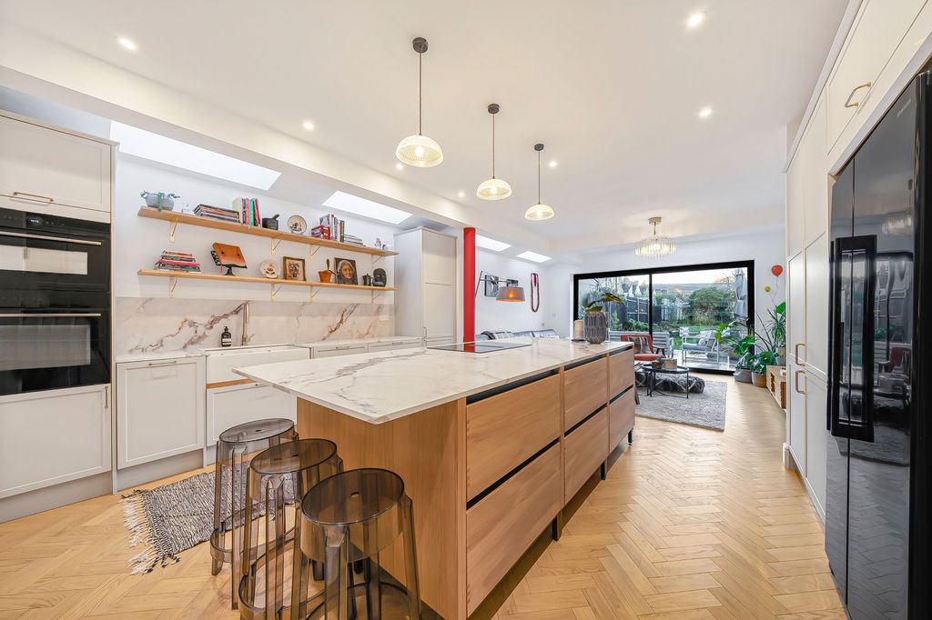 Property photo 2 of 29