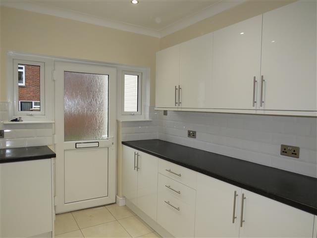 Property photo 2 of 6 Kitchen