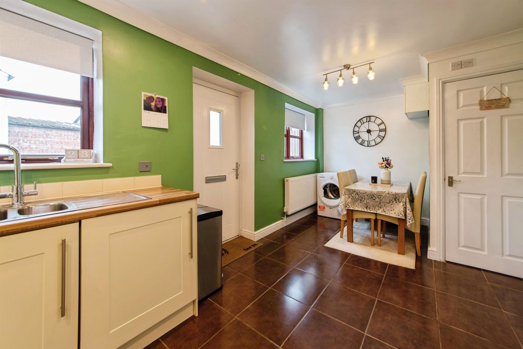 Property photo 3 of 17