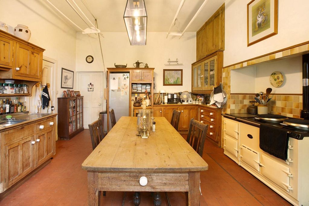 Property photo 3 of 30