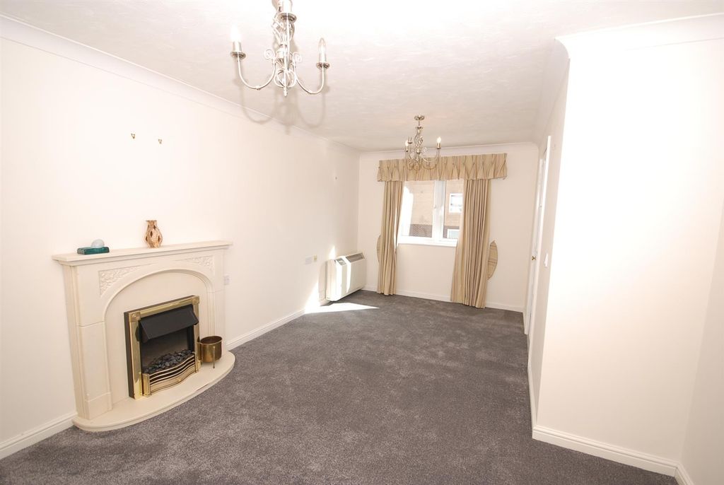 Property photo 2 of 7 Sitting Room