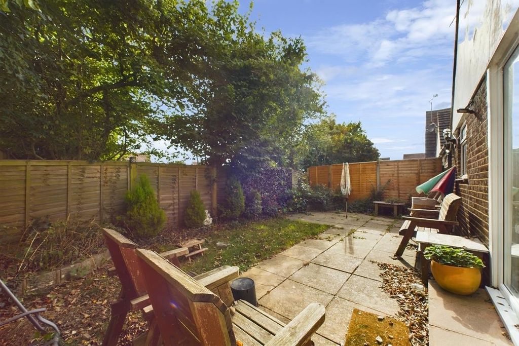 Property photo 2 of 13 Garden