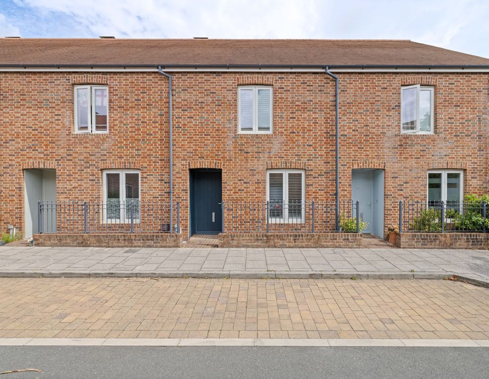 Property photo 1 of 28