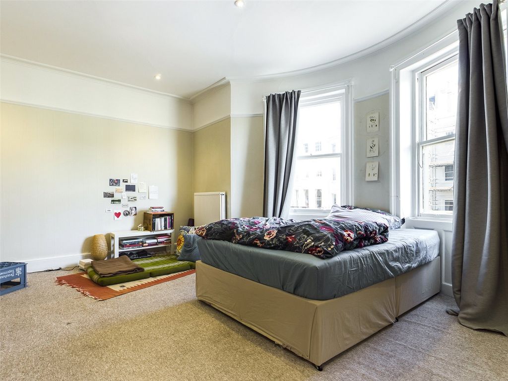 Property photo 3 of 10 Bedroom